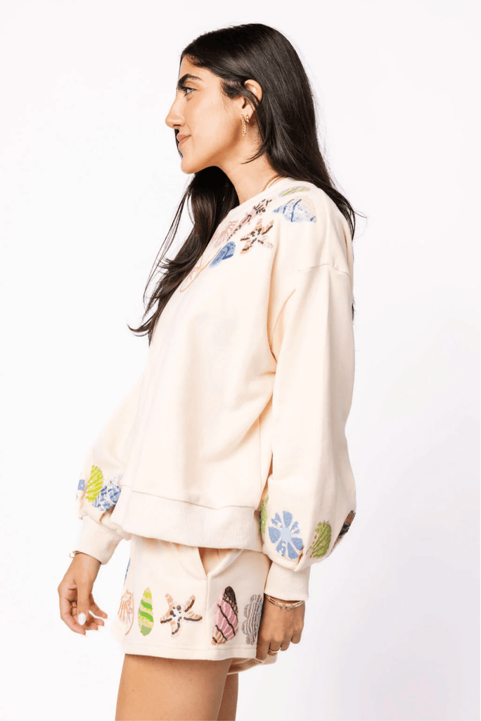 Beige Shell Trim SweatshirtHeartland Retail ItemsQueen of SparklesThe Printed Peach Savannah