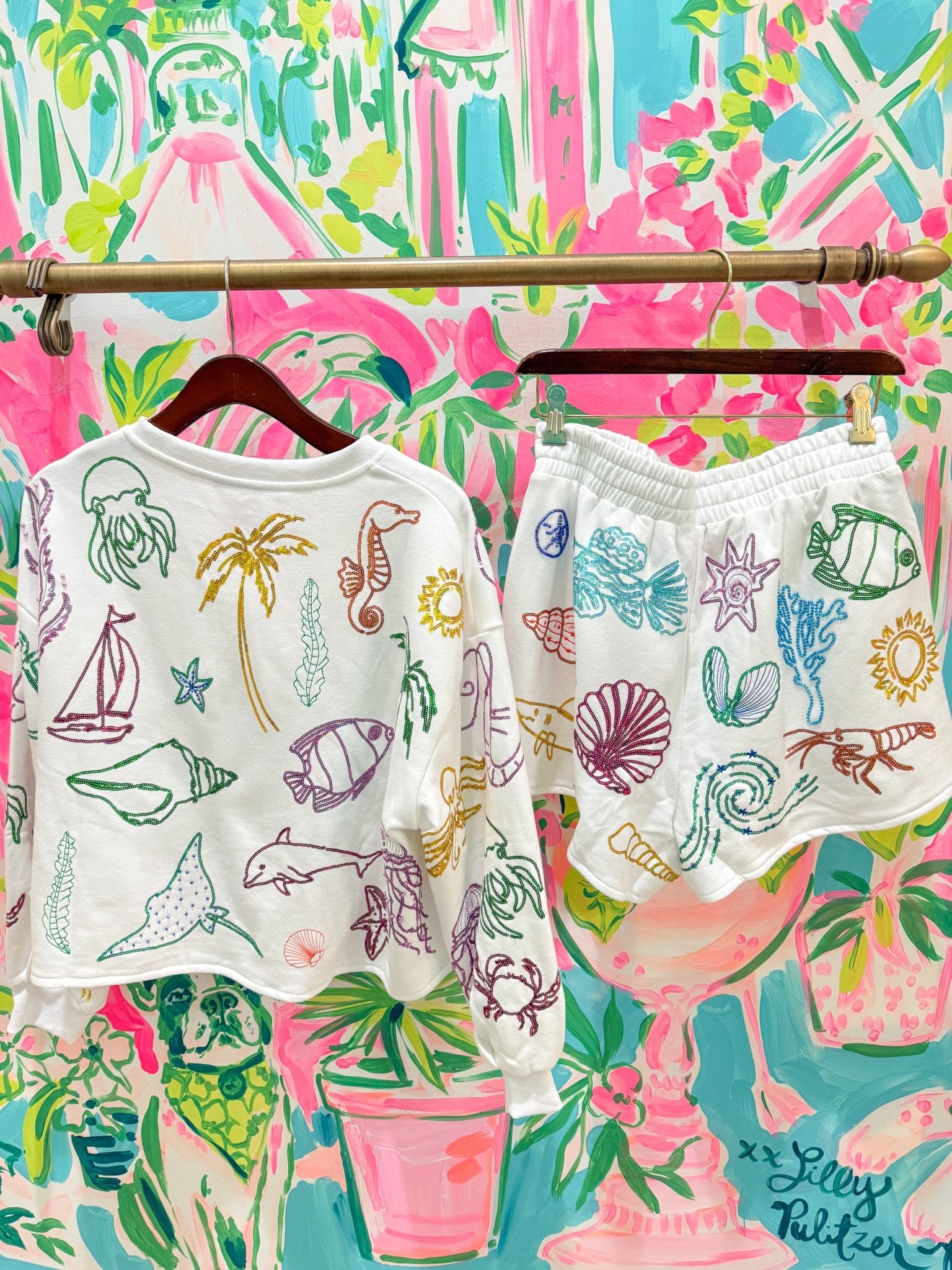 White Outline Rainbow Under The Sea Icon ShortQueen of SparklesThe Printed Peach Savannah