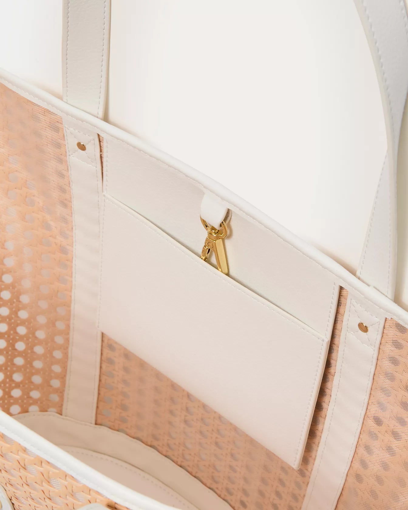 Wintour Cane ToteHeartland Retail ItemsLILLY PULITZERThe Printed Peach Savannah