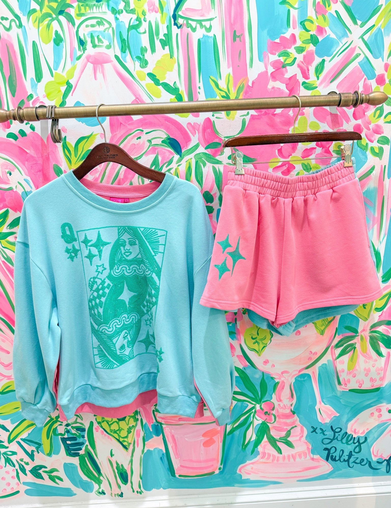 Aqua & Pink Colorblock QOS Logo ShortQueen of SparklesThe Printed Peach Savannah
