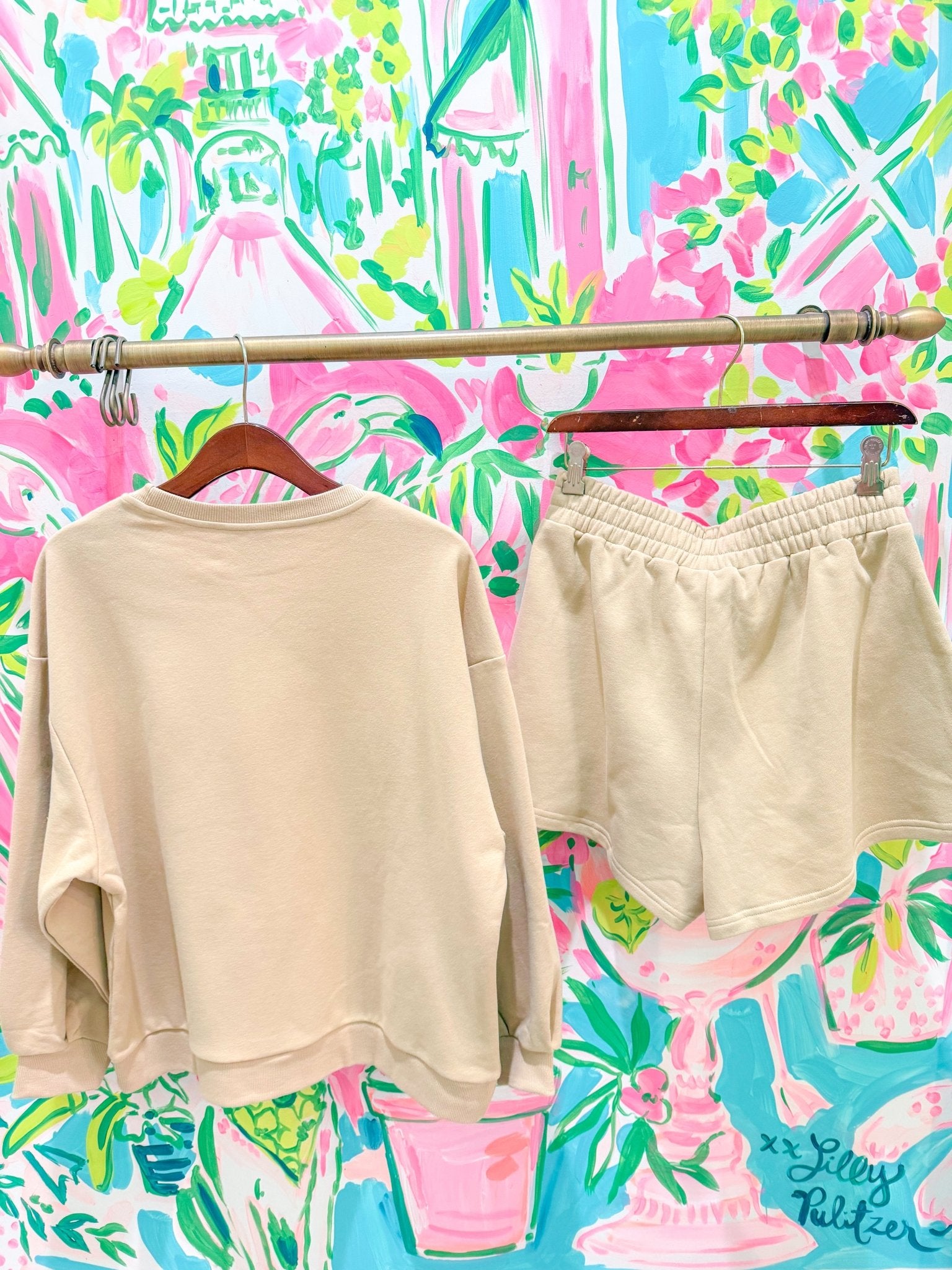 Beige Colorblock Bandana QOS Card Logo ShortQueen of SparklesThe Printed Peach Savannah