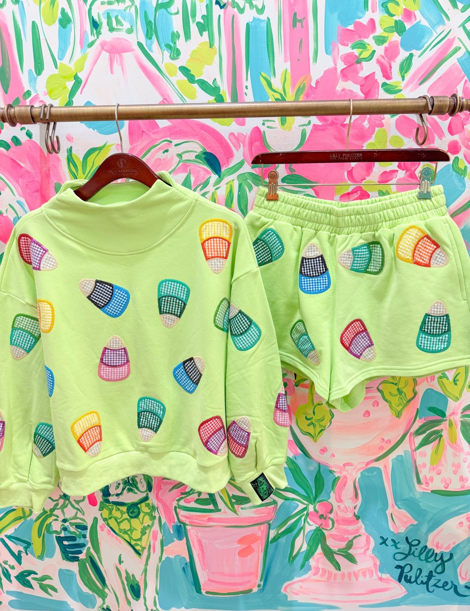 Green Multi Gingham Candy Corn ShortQueen of SparklesThe Printed Peach Savannah