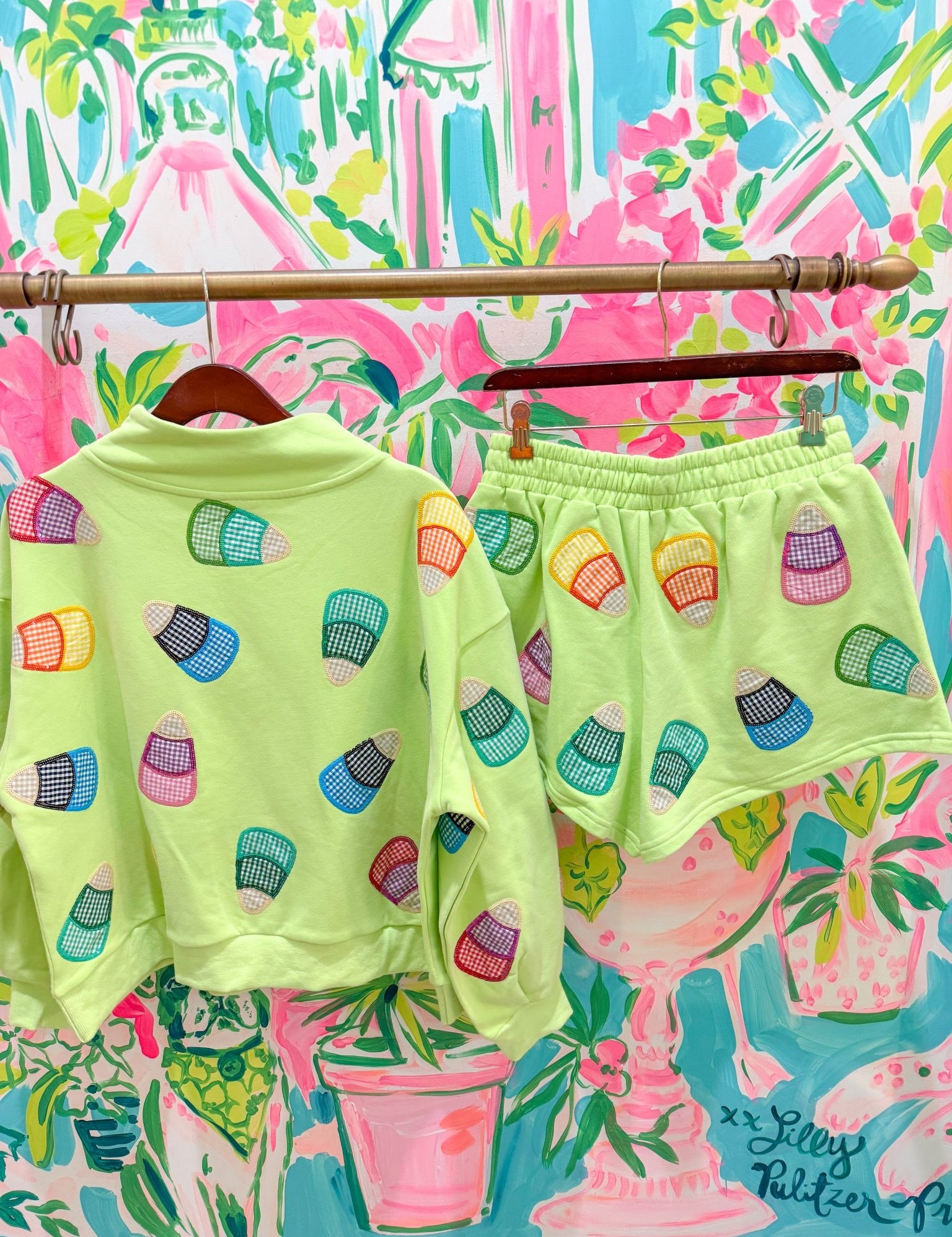 Green Multi Gingham Candy Corn ShortQueen of SparklesThe Printed Peach Savannah