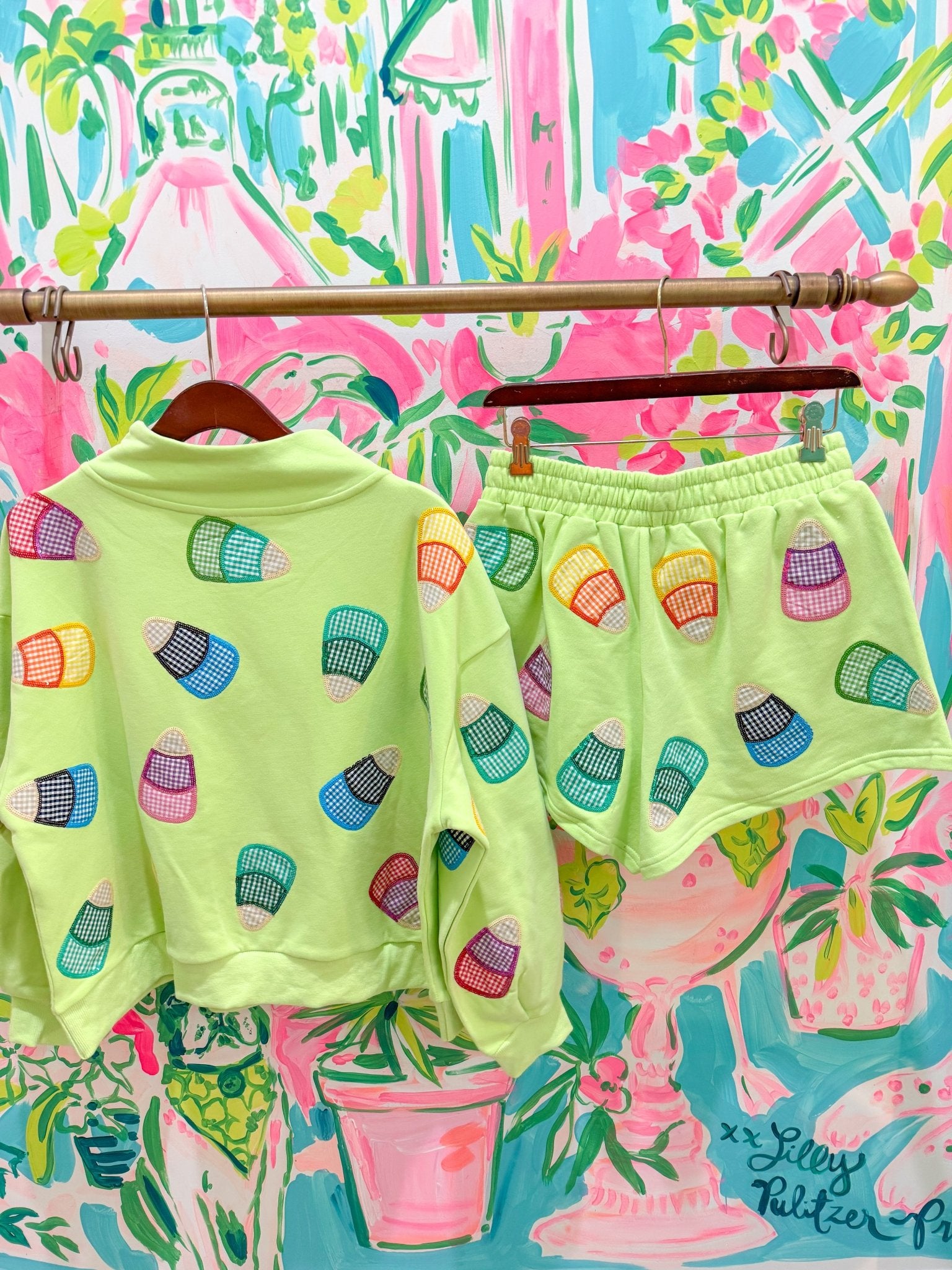 Green Multi Gingham Candy Corn ShortQueen of SparklesThe Printed Peach Savannah
