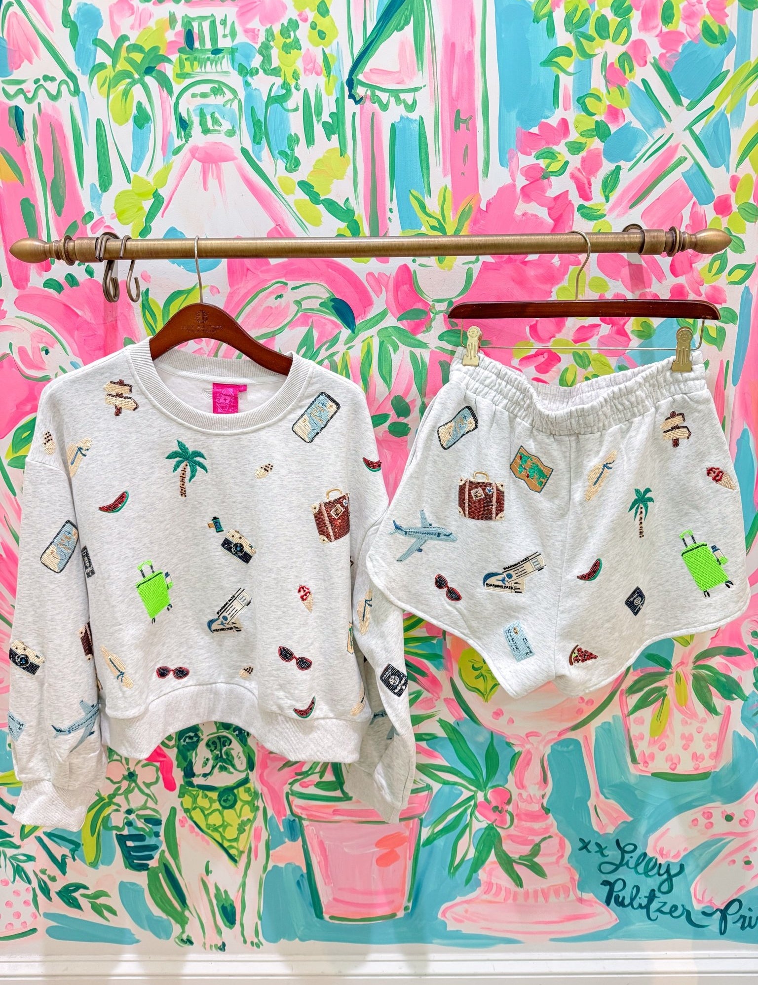 Grey Multi Travel Icon ShortQueen of SparklesThe Printed Peach Savannah