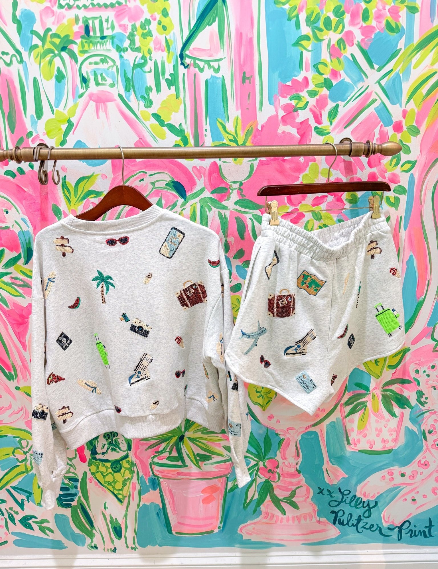 Grey Multi Travel Icon ShortQueen of SparklesThe Printed Peach Savannah