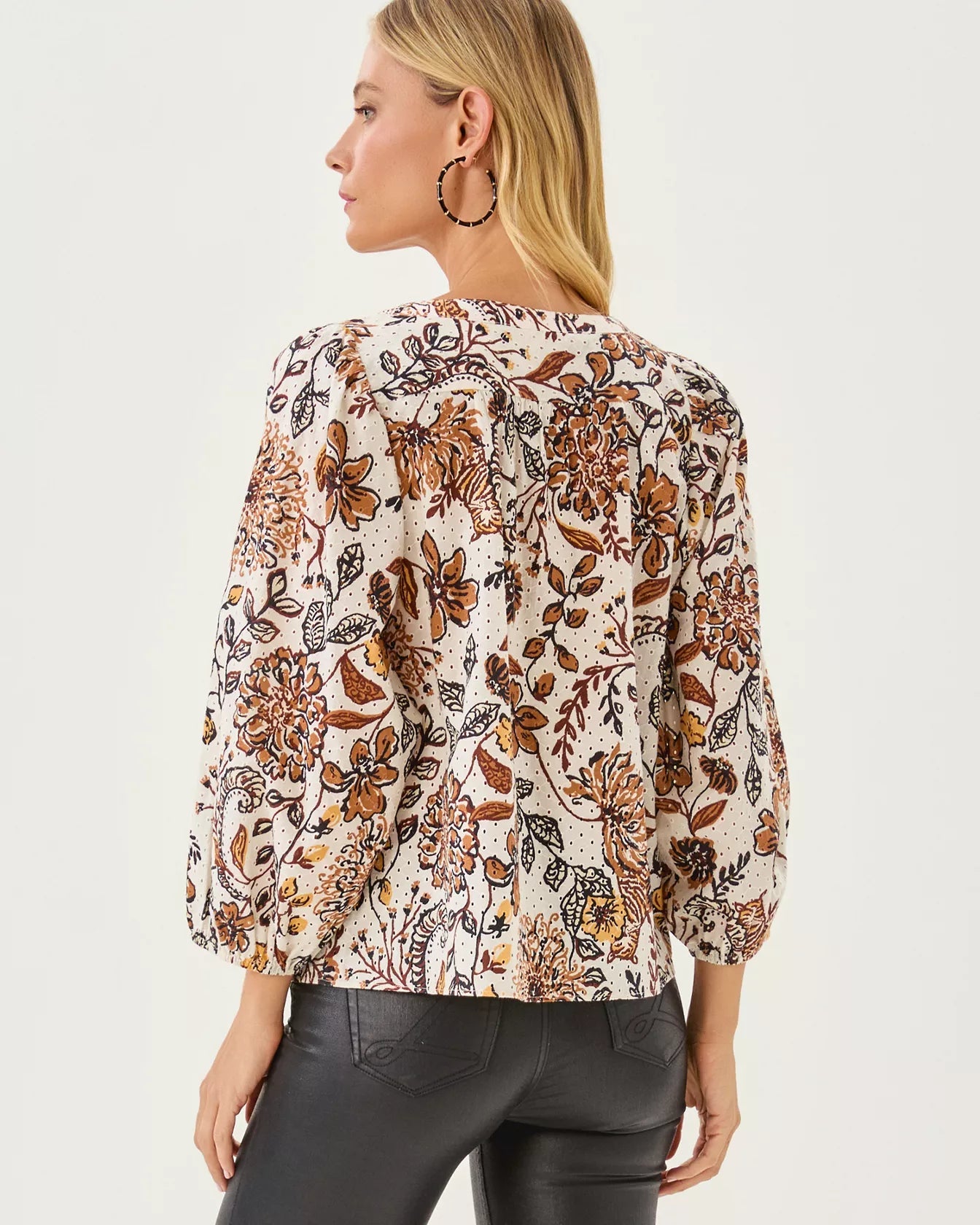 Haida Eyelet TopWomens - Tops - BlousesLILLY PULITZERThe Printed Peach Savannah