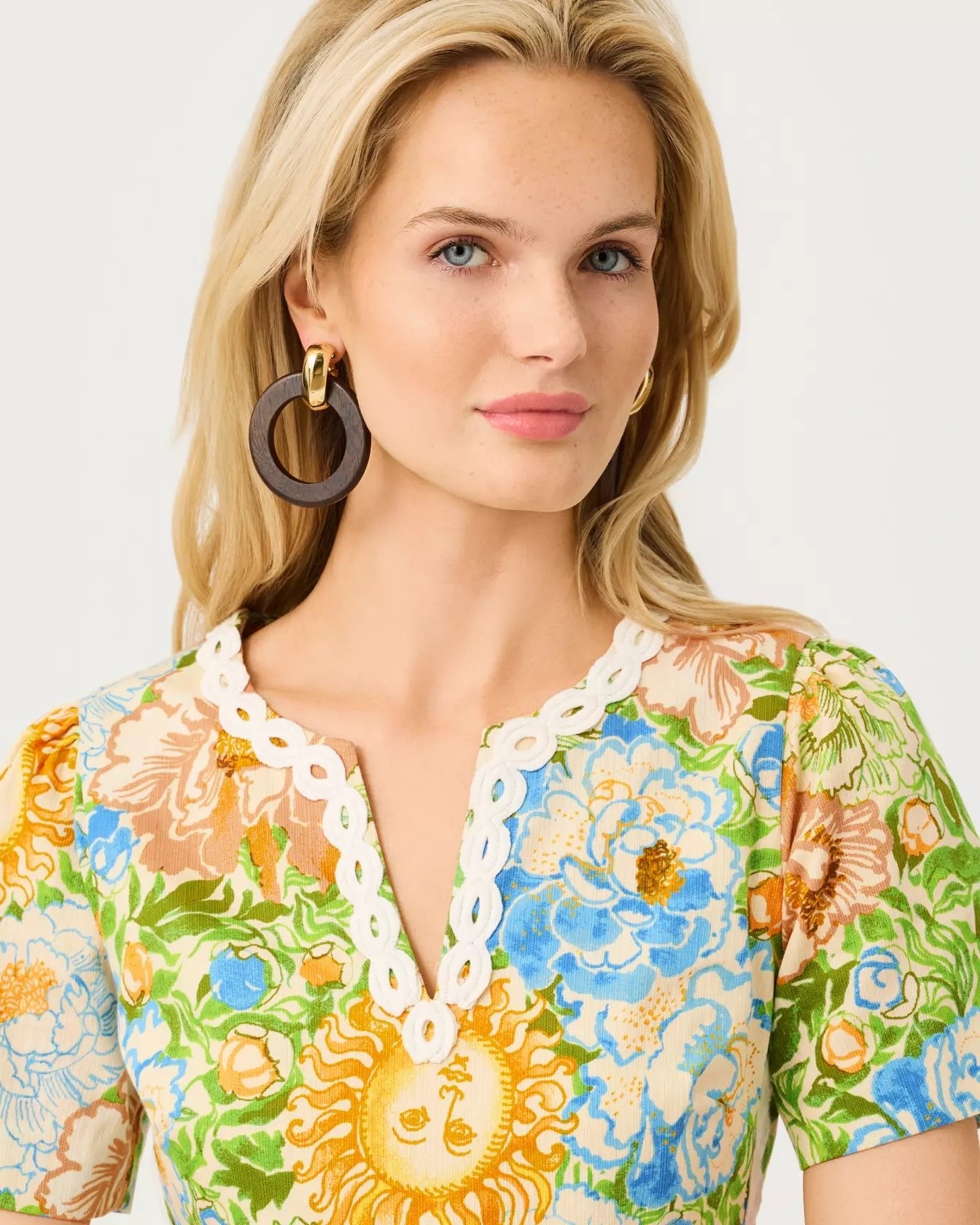 Minerva Short Sleeve Stretch ShiftWomen - Dresses - Fitted DressesLILLY PULITZERThe Printed Peach Savannah