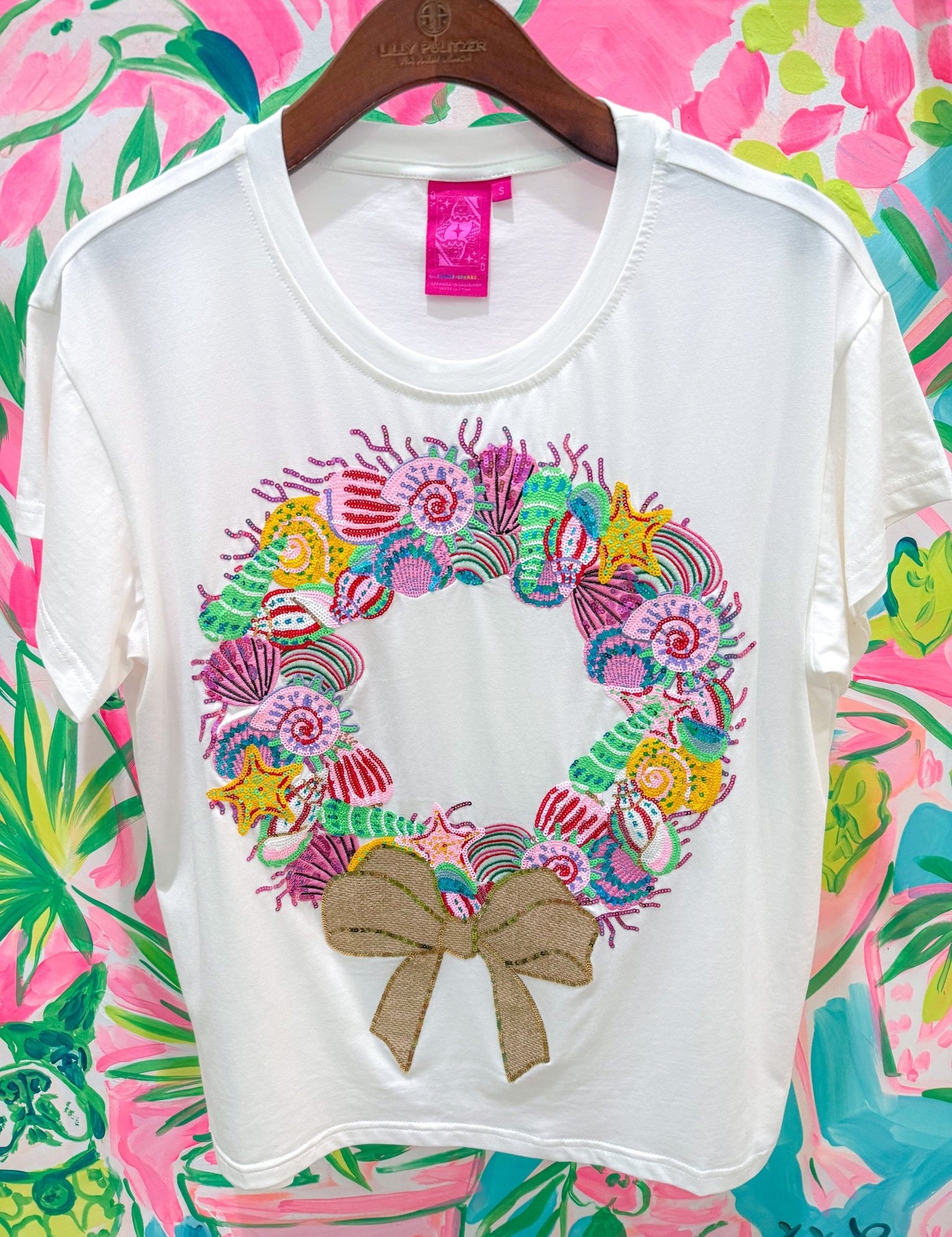 Multi Shell Wreath TeeQueen of SparklesThe Printed Peach Savannah