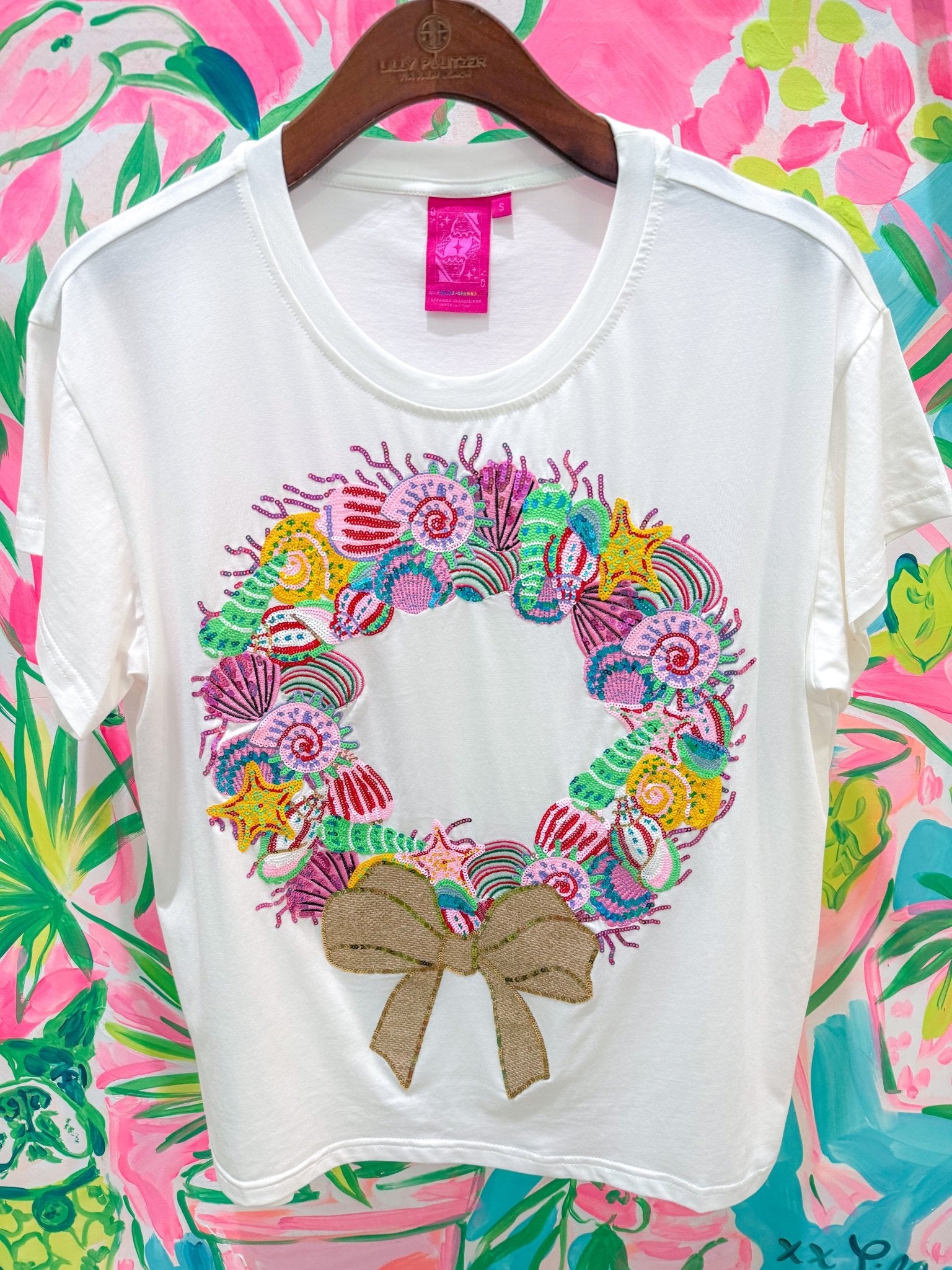 Multi Shell Wreath TeeQueen of SparklesThe Printed Peach Savannah