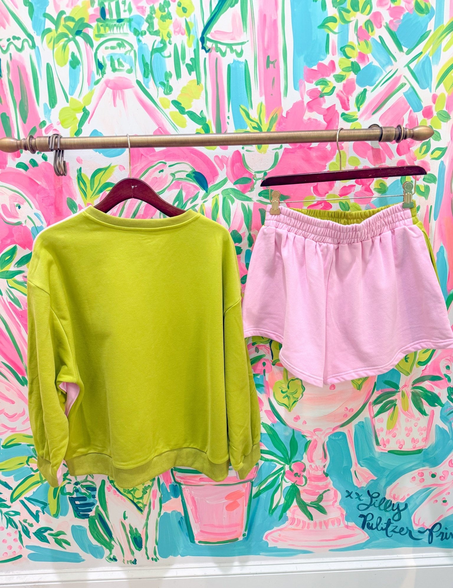 Pink & Green Colorblock Orange QOS Logo ShortQueen of SparklesThe Printed Peach Savannah