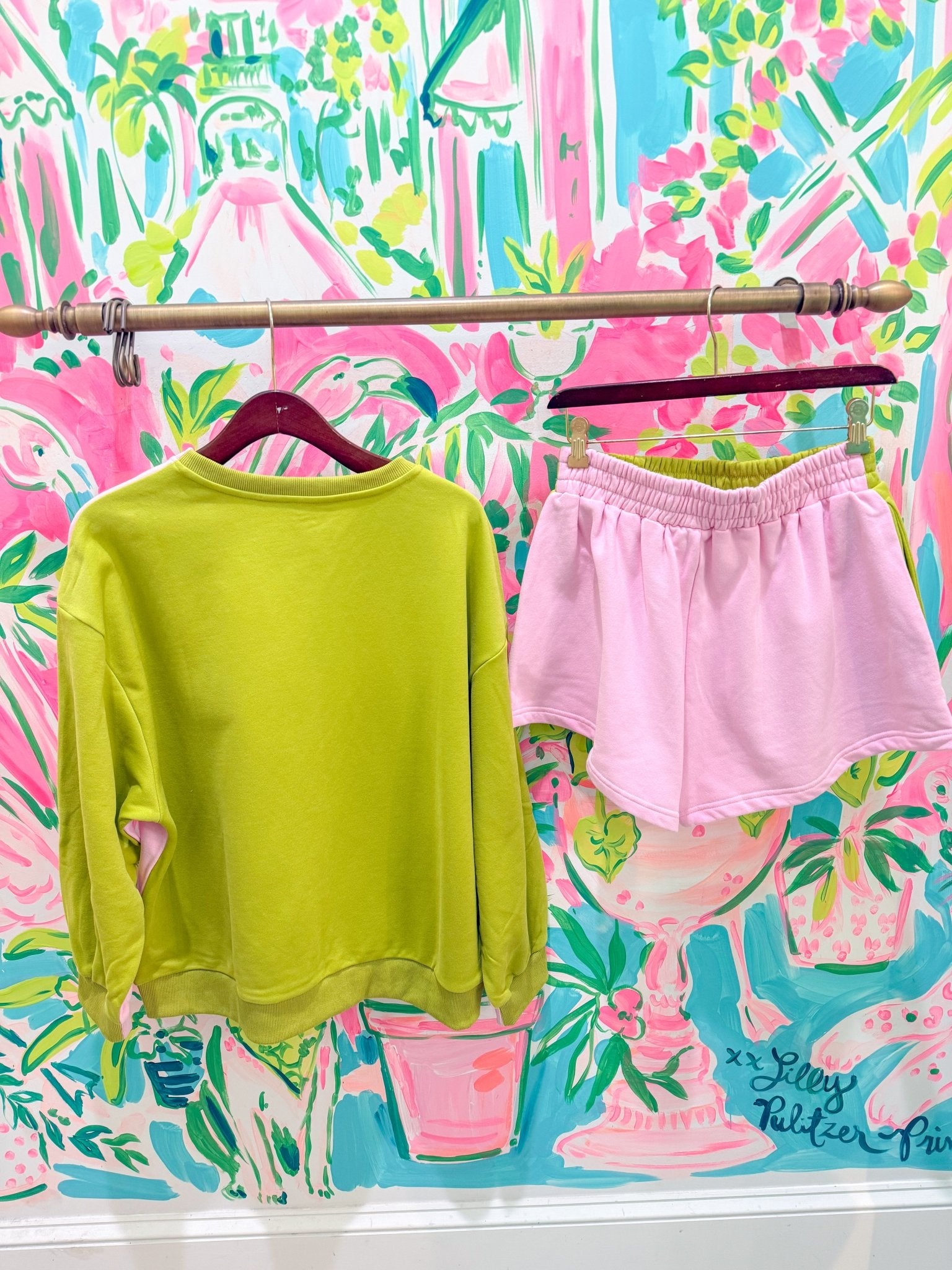 Pink & Green Colorblock Orange QOS Logo ShortQueen of SparklesThe Printed Peach Savannah