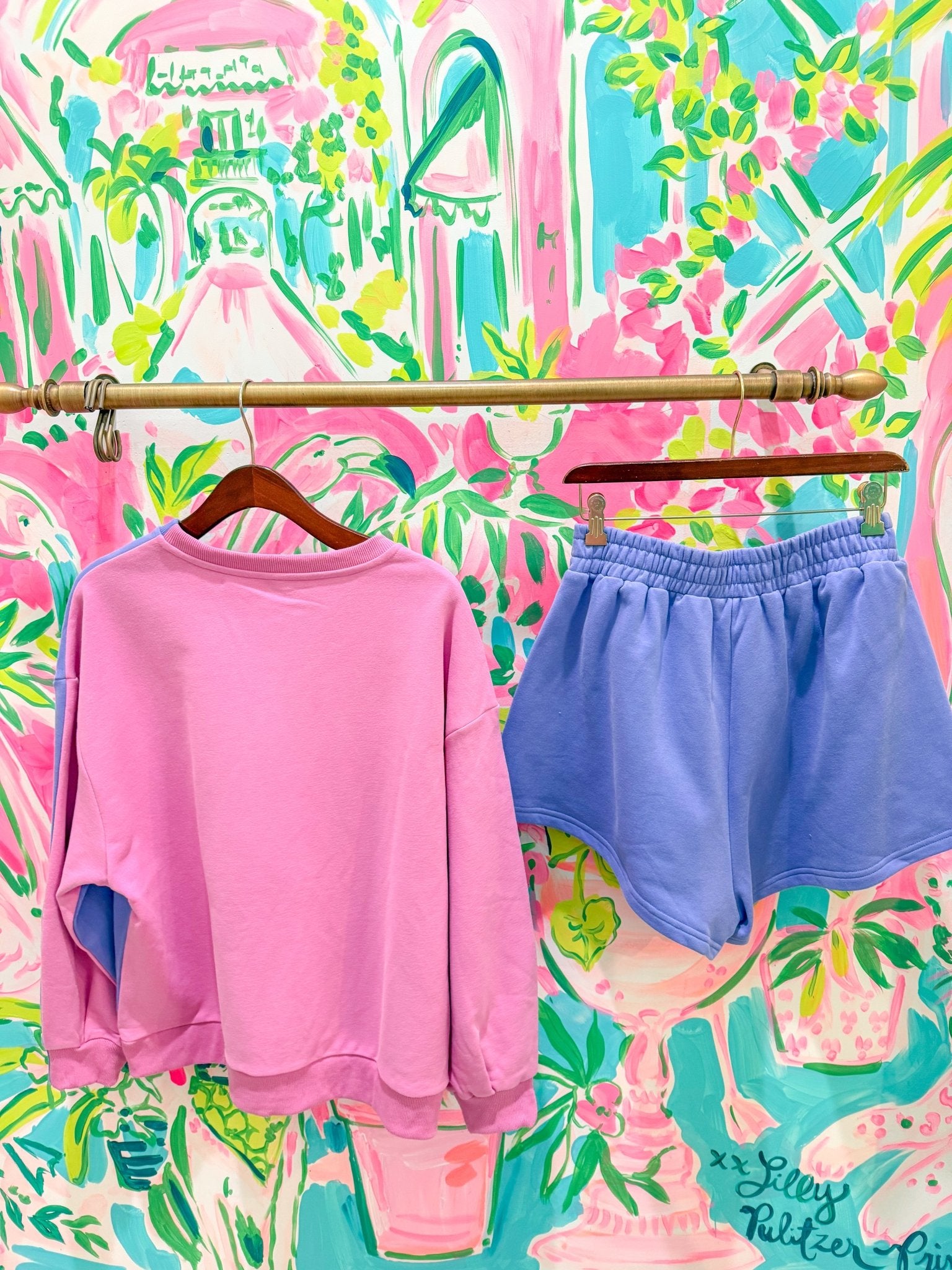 Purple & Pink Colorblock Green QOS Logo ShortQueen of SparklesThe Printed Peach Savannah