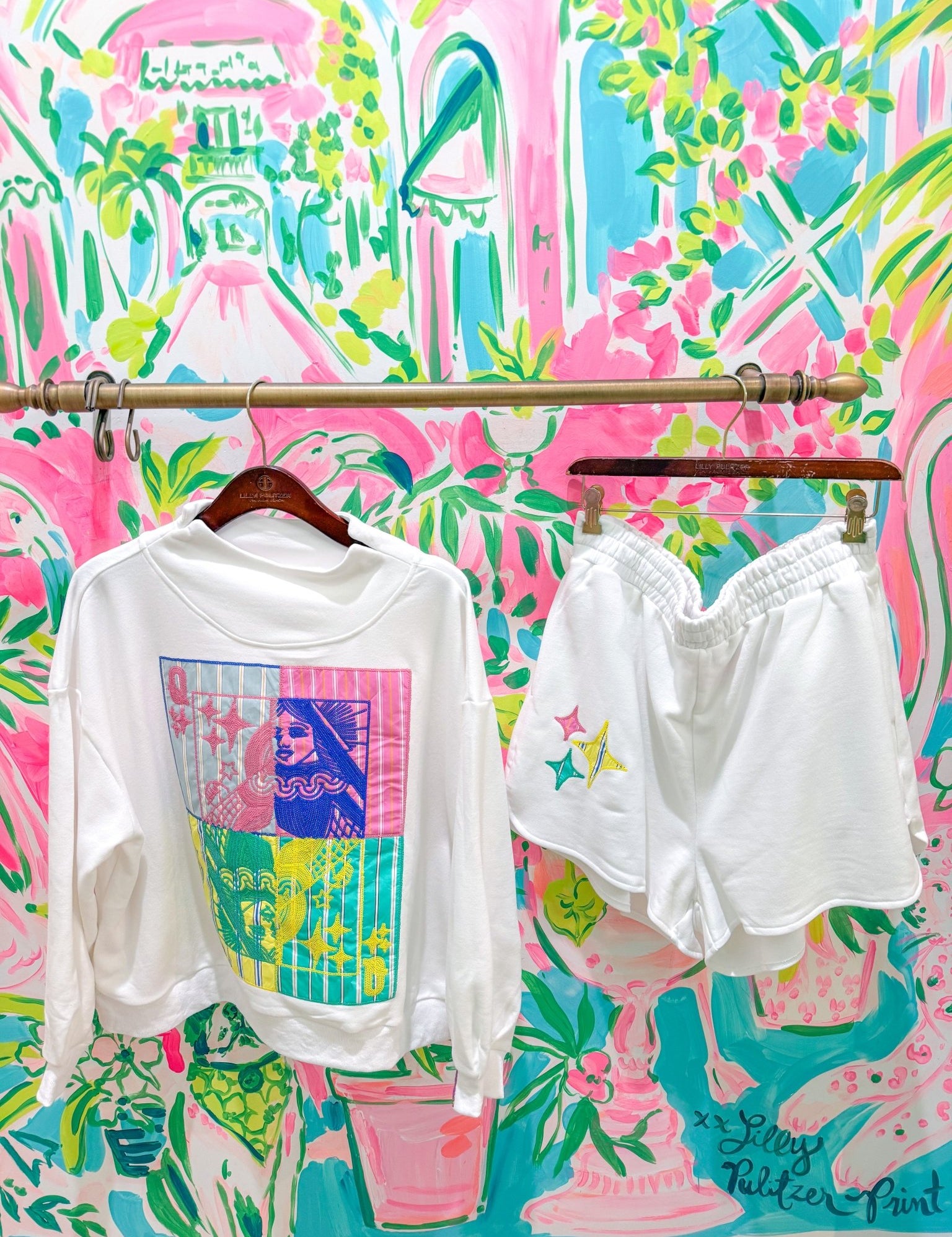 White Multi Striped QOS Sparkle Logo ShortQueen of SparklesThe Printed Peach Savannah