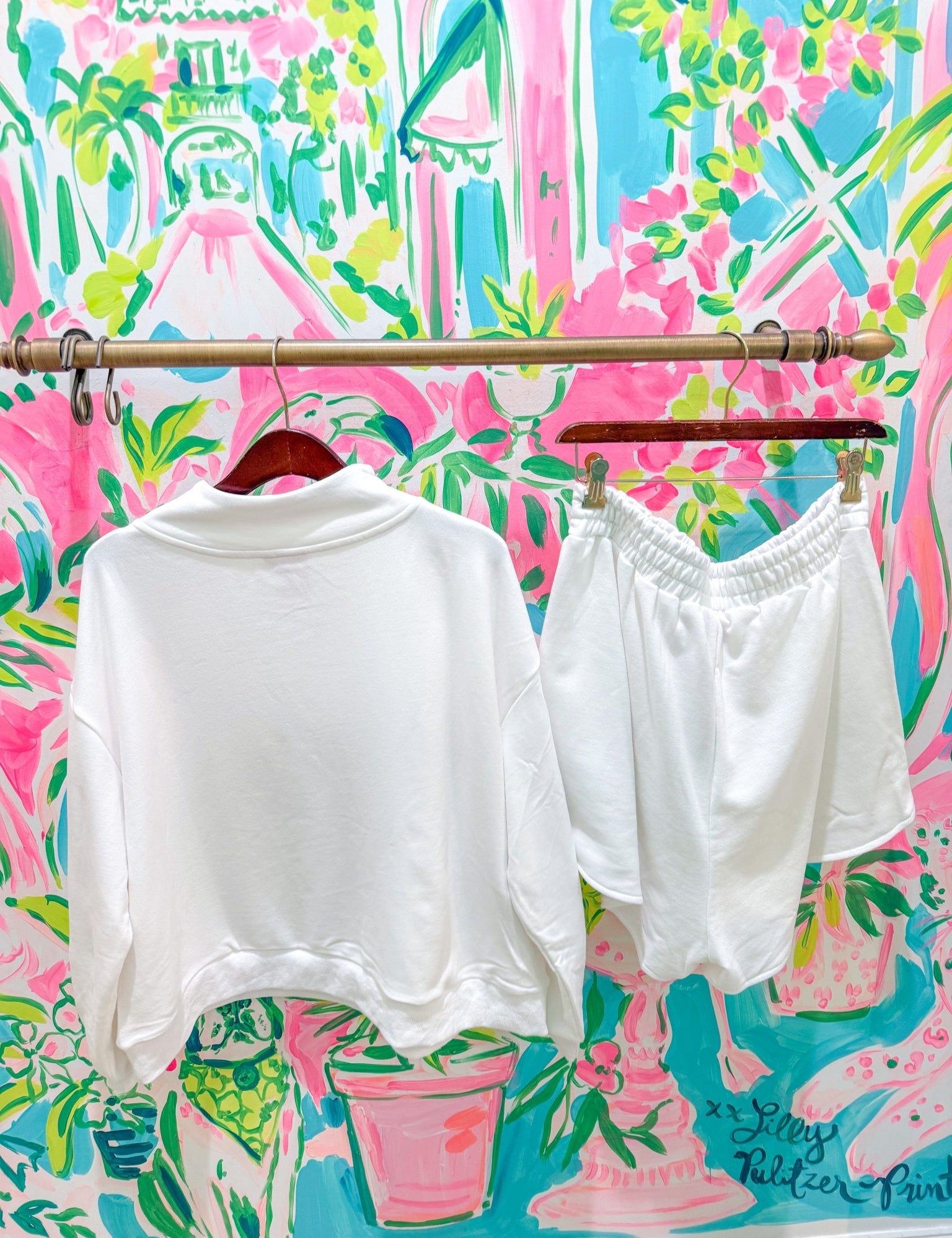 White Multi Striped QOS Sparkle Logo ShortQueen of SparklesThe Printed Peach Savannah