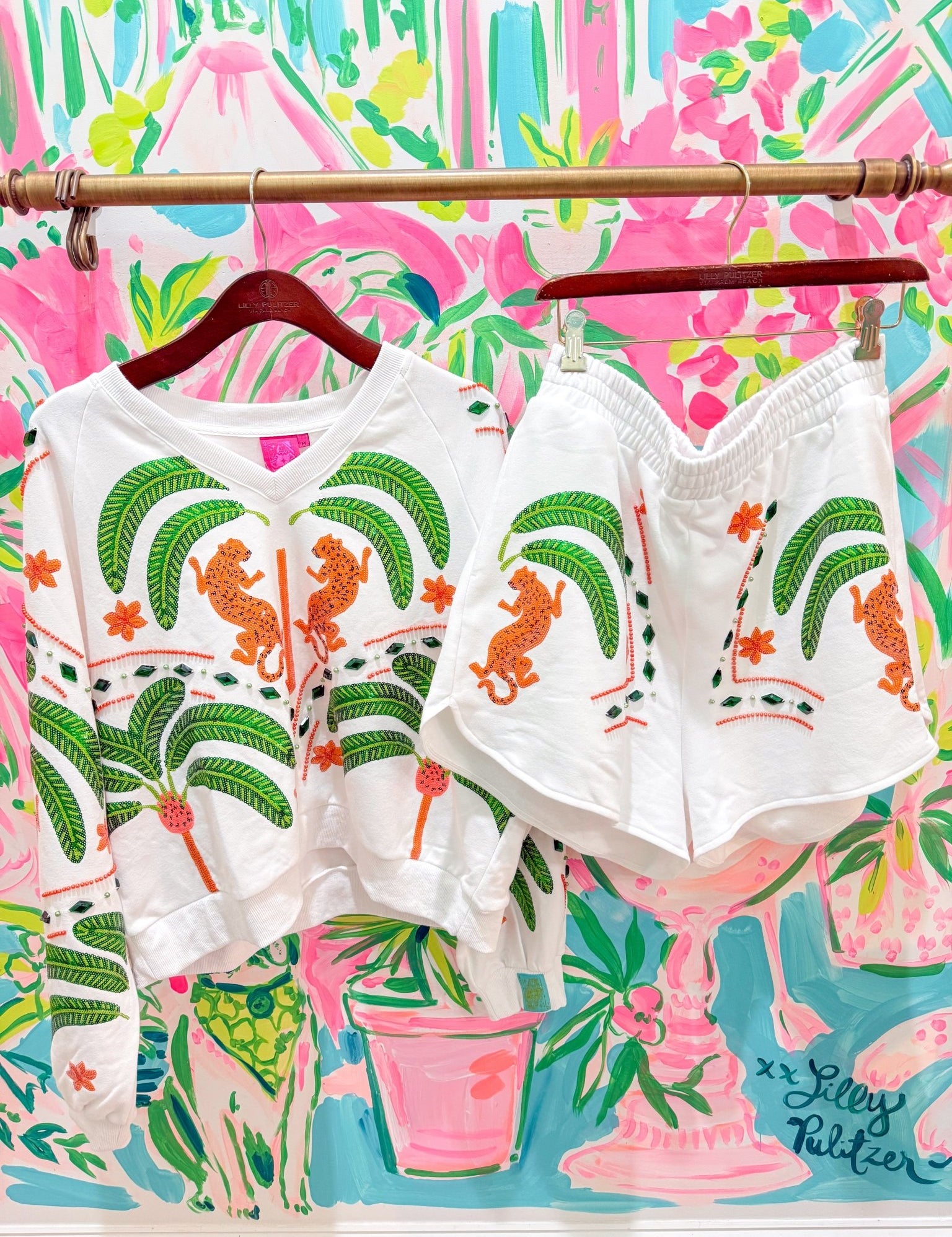White Palm Tree & Jaguar ShortQueen of SparklesThe Printed Peach Savannah