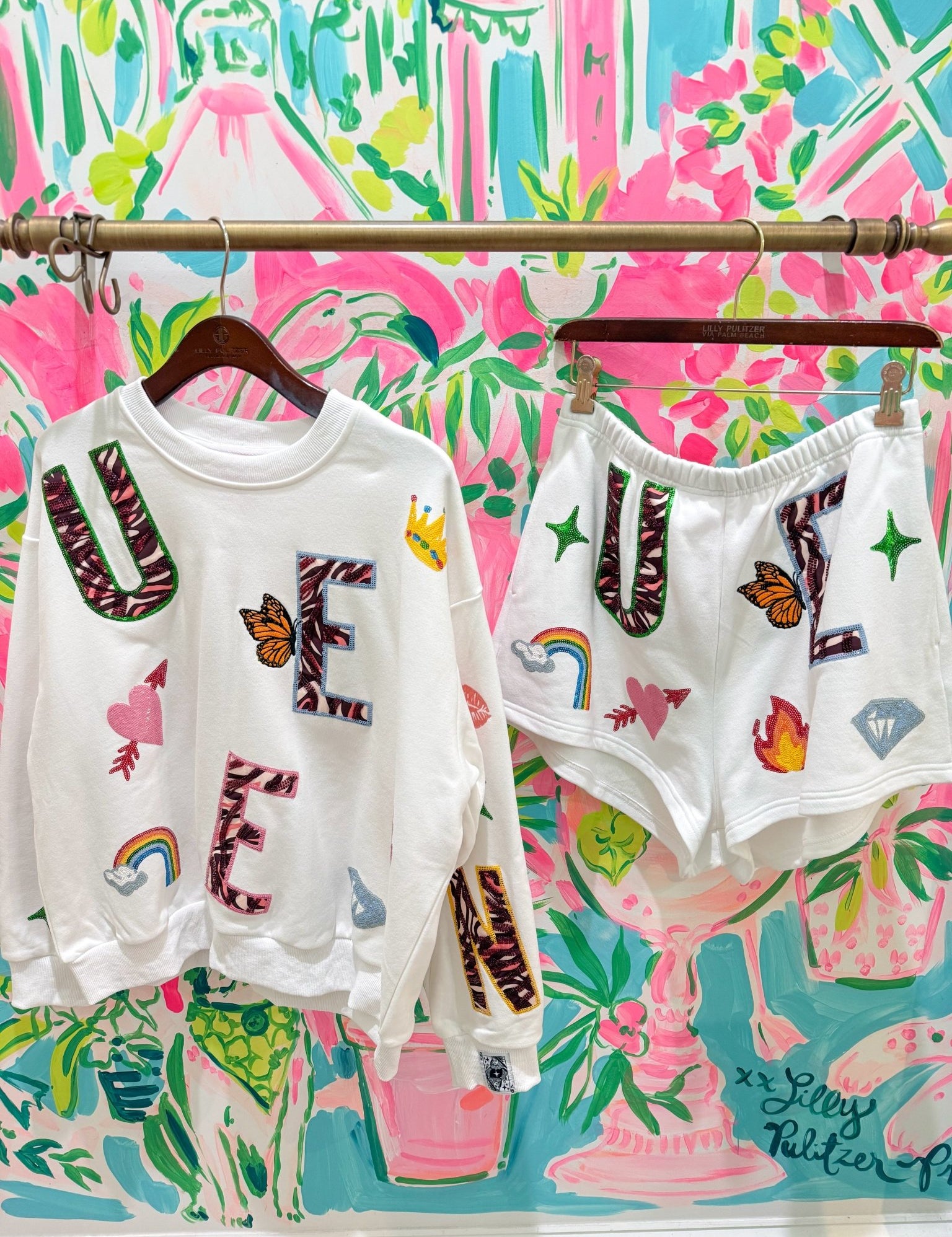 White 'Queen' Icon ShortQueen of SparklesThe Printed Peach Savannah