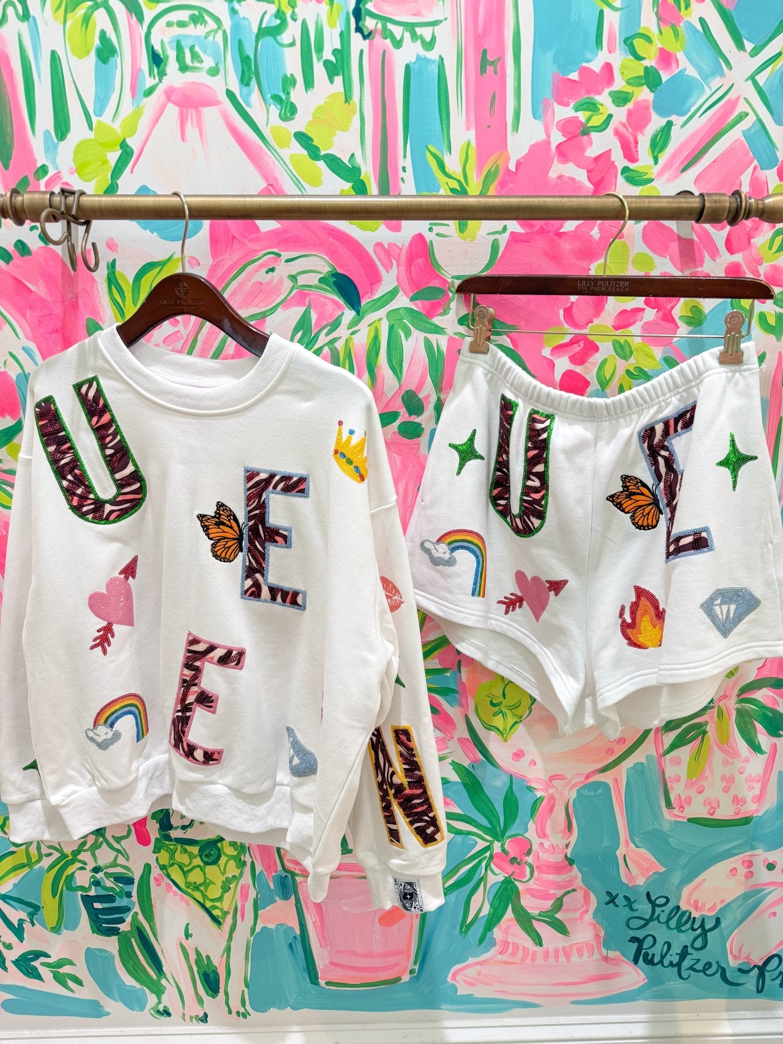 White 'Queen' Icon ShortQueen of SparklesThe Printed Peach Savannah