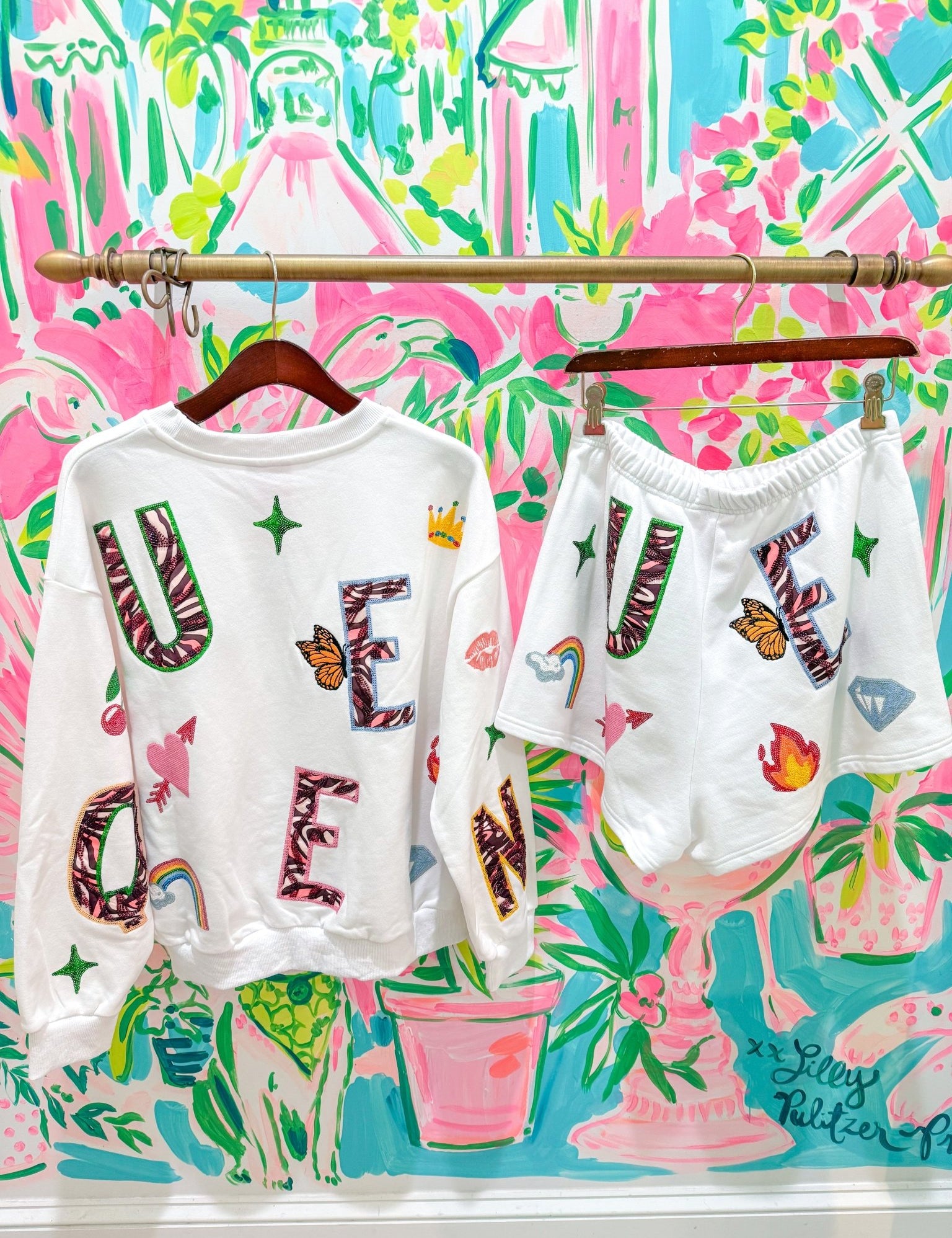 White 'Queen' Icon ShortQueen of SparklesThe Printed Peach Savannah