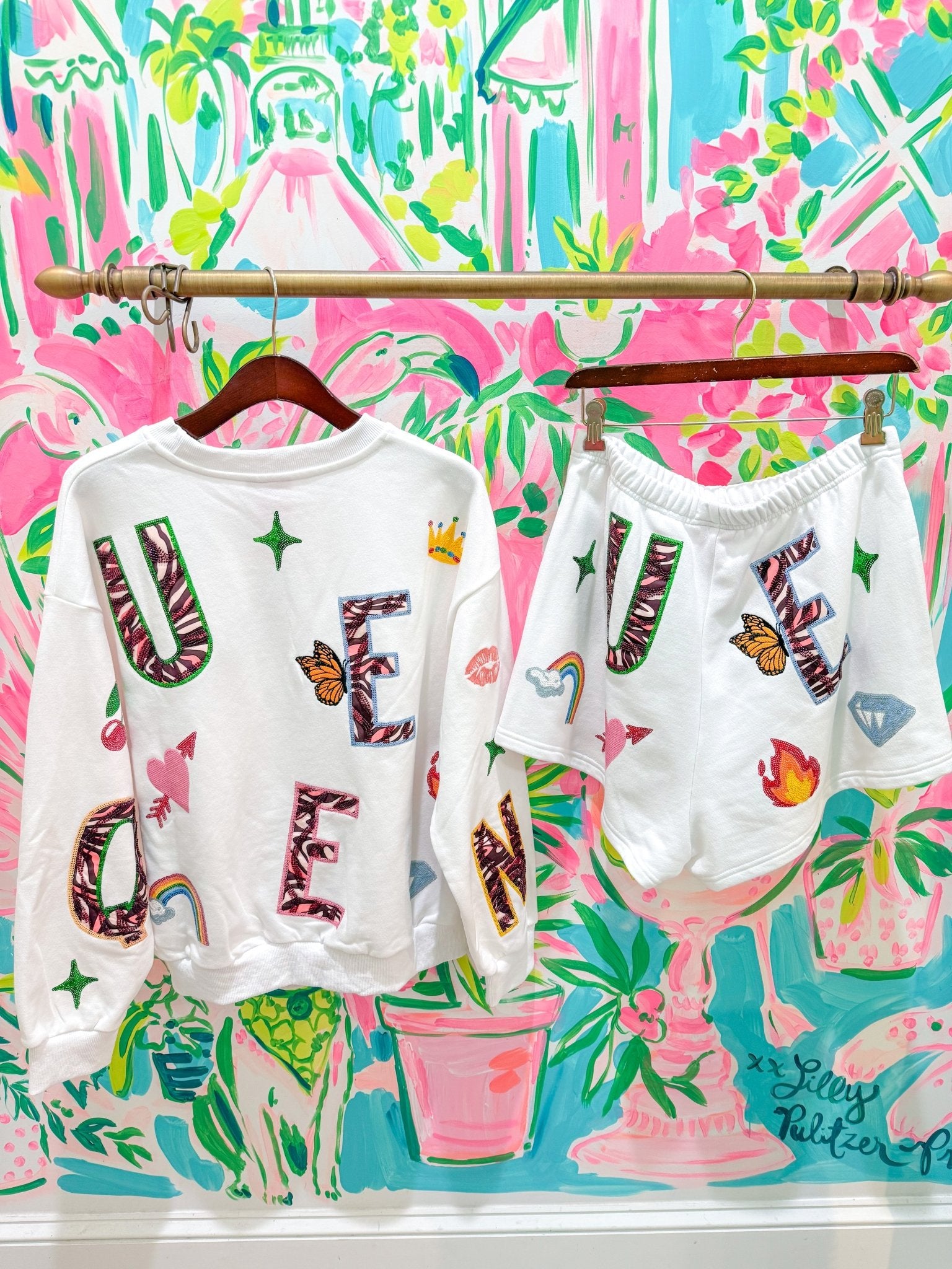 White 'Queen' Icon ShortQueen of SparklesThe Printed Peach Savannah